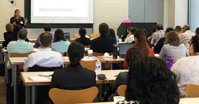 University of Houston Law Center professor Katherine Brem speaks to attorneys representing children in deportation proceedings. Photo: ABA